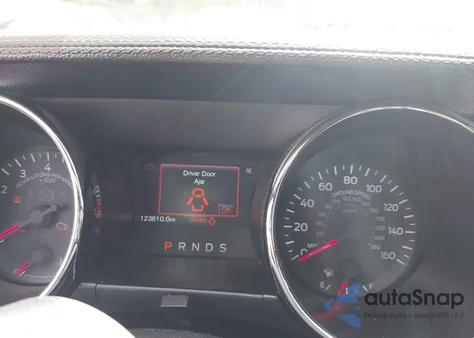 2015 Ford Mustang V6 z USA, uszkodzony, nr VIN 1FATP8EM0F5330497